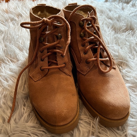 Women’s size 7.5 chestnut Bethany Ugg boots. - Picture 2 of 6